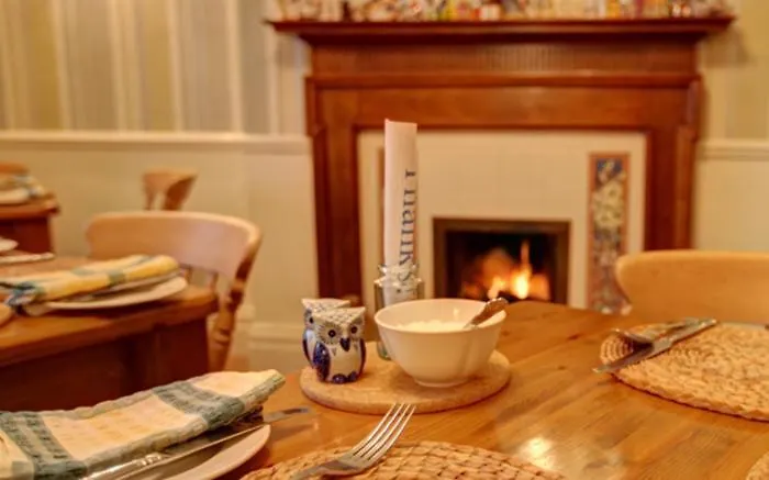 Carlton Nocleg ze śniadaniem 4*