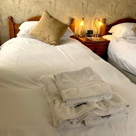 Carlton Bed & Breakfast 4*